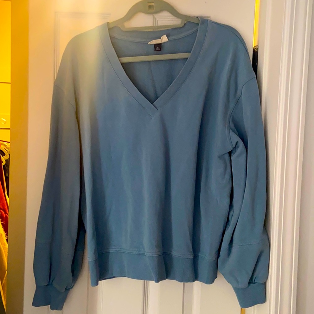 Universal thread sweatshirt